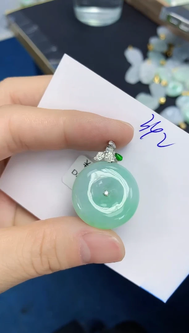 颈饰18K金镶嵌翡翠天然缅甸翡翠A货翡翠百元以上9元证书费自理