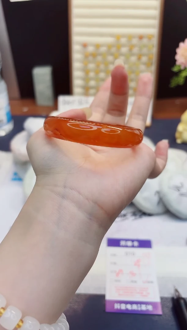 未镶嵌手镯石英质玉10-玛瑙-圈口56-（微瑕）