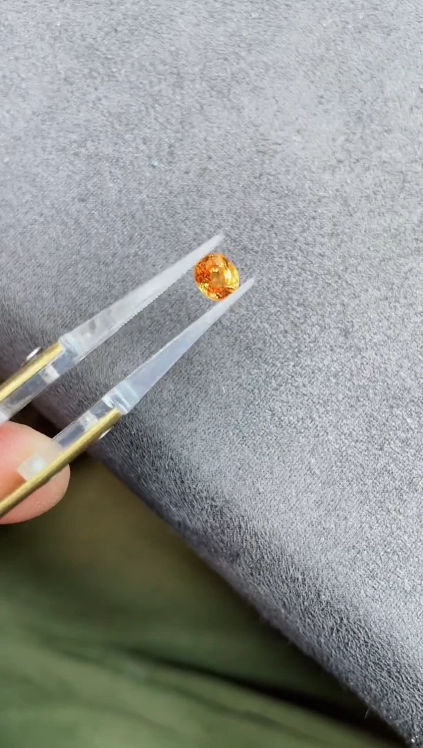 未镶嵌裸石石榴石（芬达石）1.23ct