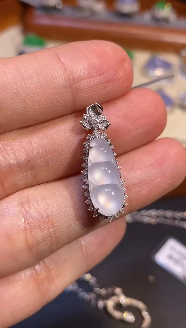 【闪购商品】翡翠颈饰18K金镶嵌吊坠