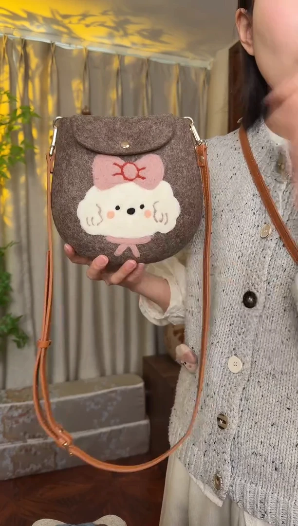 羊毛非遗羊毛毡包 蛋蛋包比熊