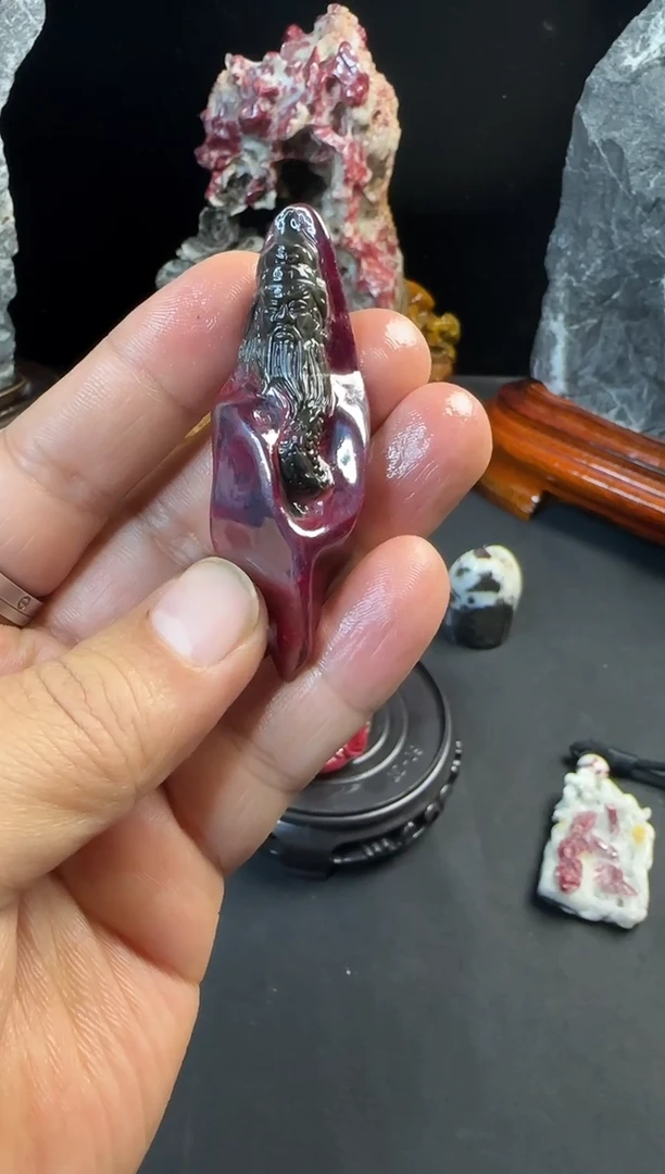 天然辰砂将****9天然朱砂晶体原石吊坠挂件