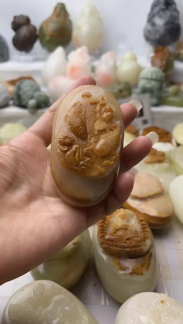 石材方解石手把件不退换荷花鱼