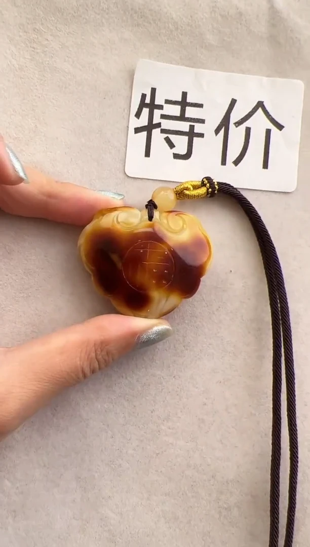 【闪购商品】琥珀裸石未镶嵌10214029-特价吊坠