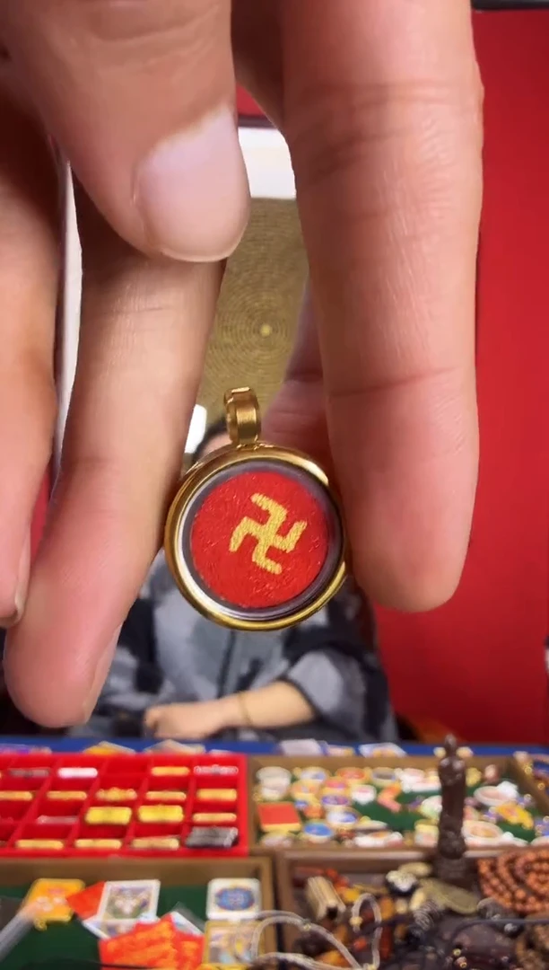 吊坠万字-热贡纯手绘唐卡