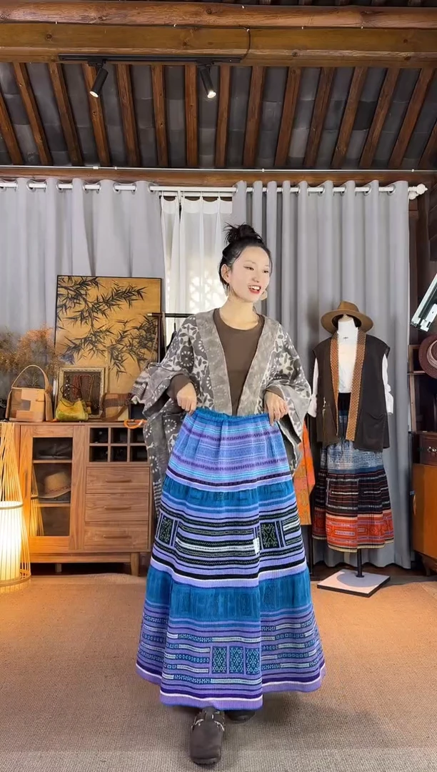 设计师款蓝色刺绣百褶裙