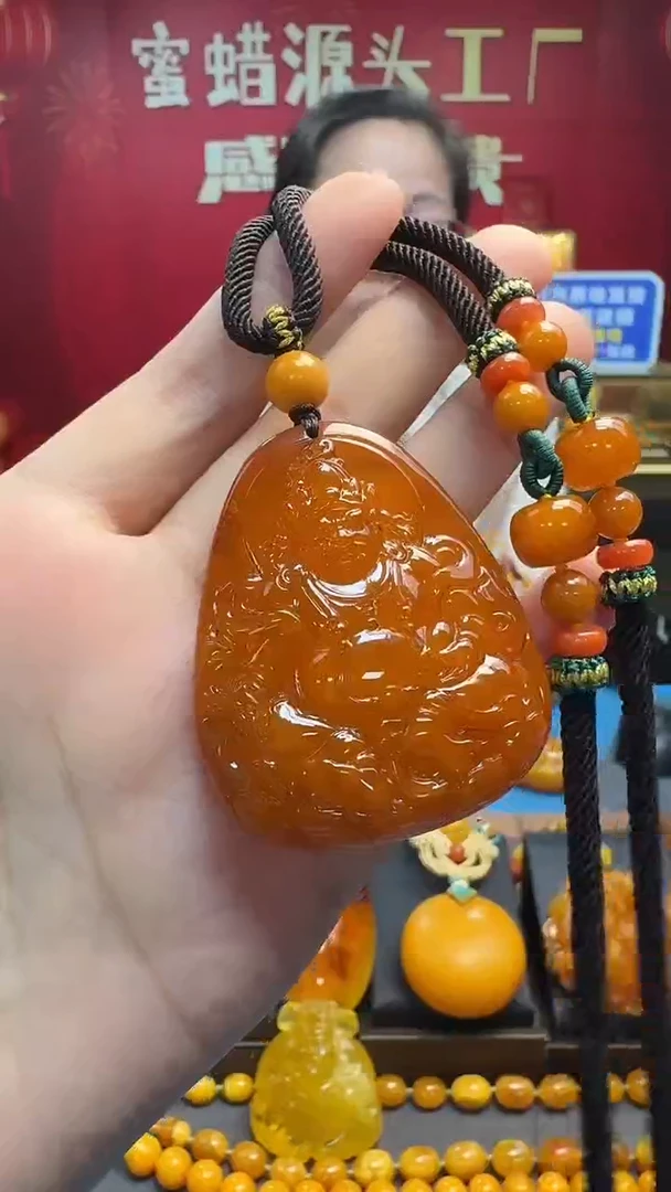 蜜蜡吊坠(赠链)未镶嵌蜜蜡雕刻件