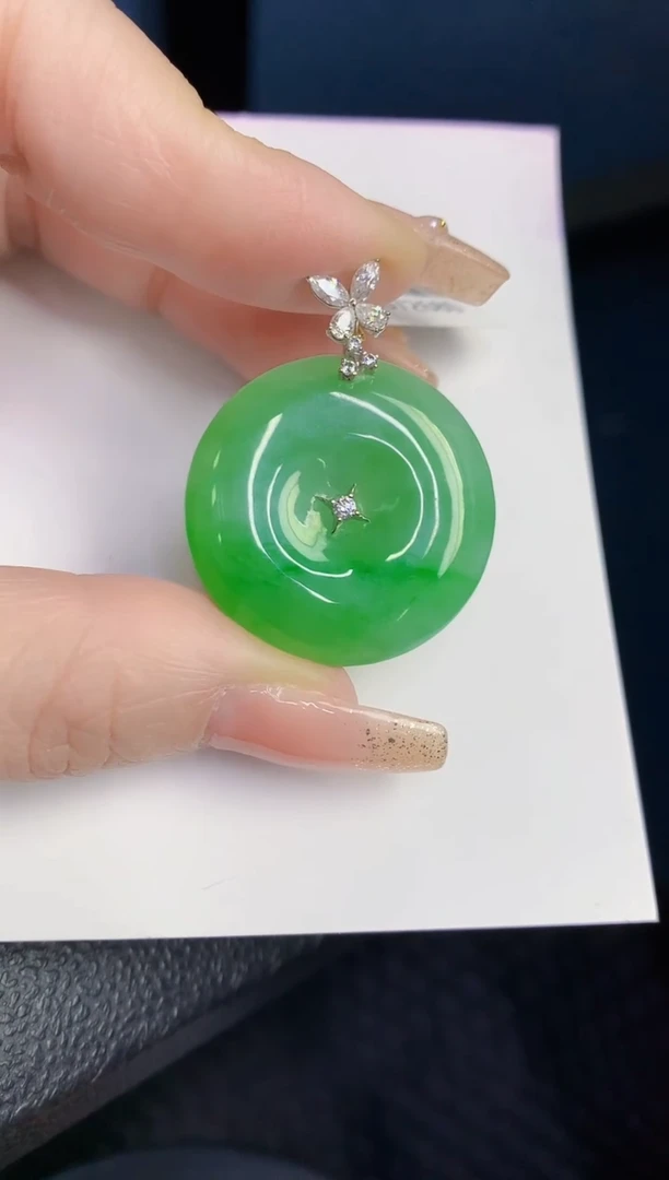 颈饰18K金镶嵌翡翠缅甸天然翡翠A货