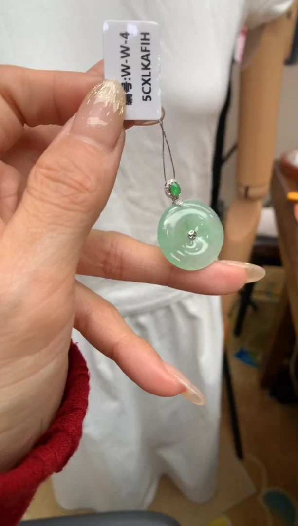 【闪购商品】翡翠颈饰18K金镶嵌平安扣