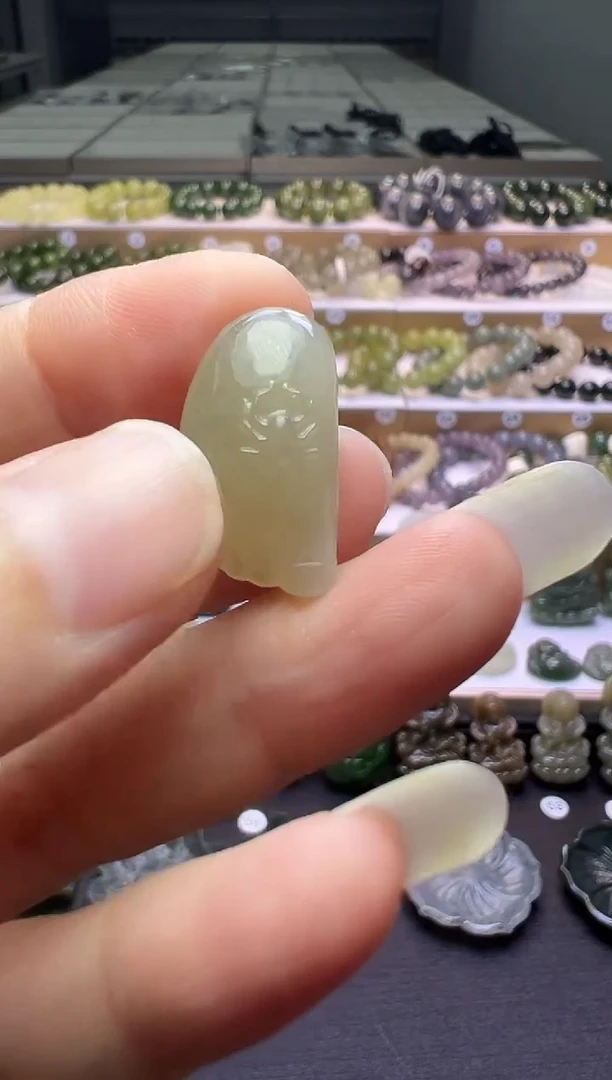 颈饰未镶嵌和田玉121号链接有包容