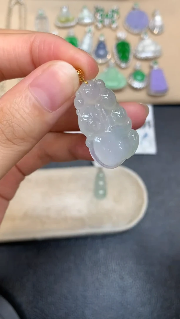 颈饰18K金镶嵌翡翠灵猴献寿【无服务费