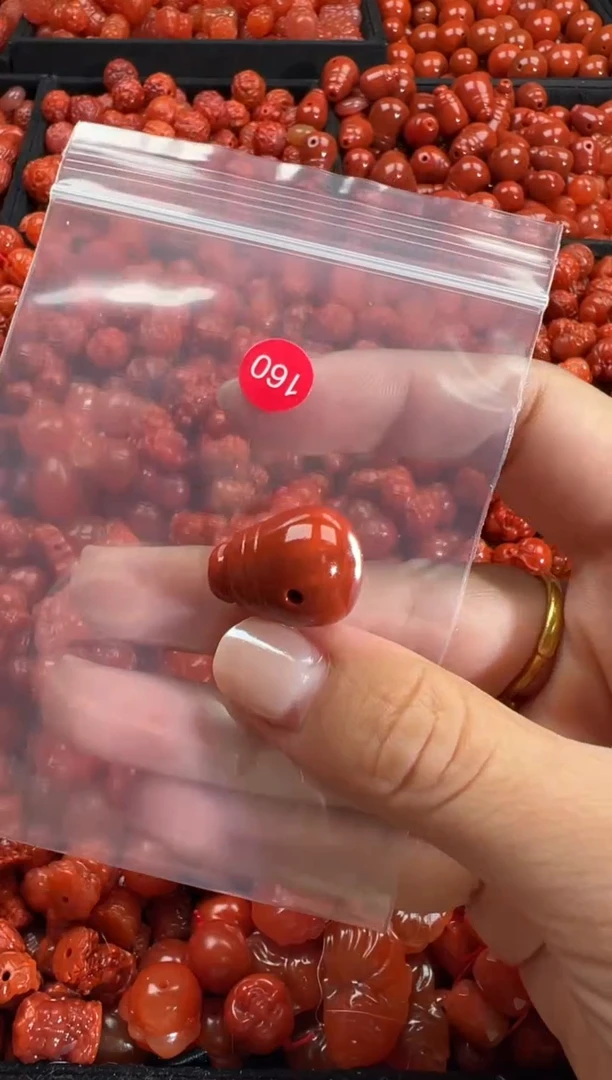 颈饰未镶嵌南红玛瑙1