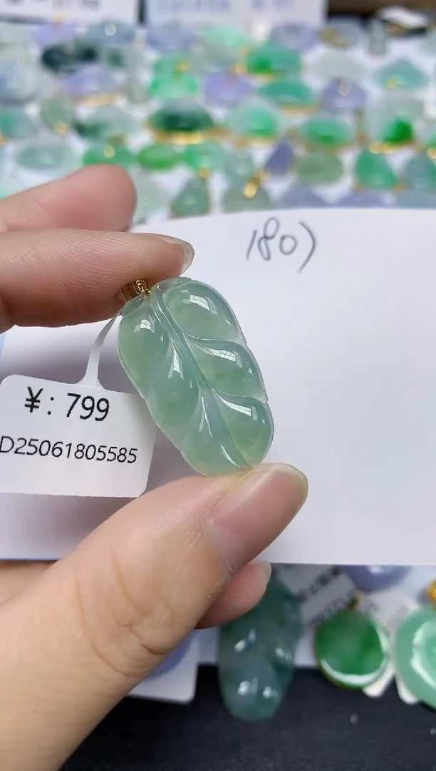 翡翠18K金镶嵌颈饰11111111111