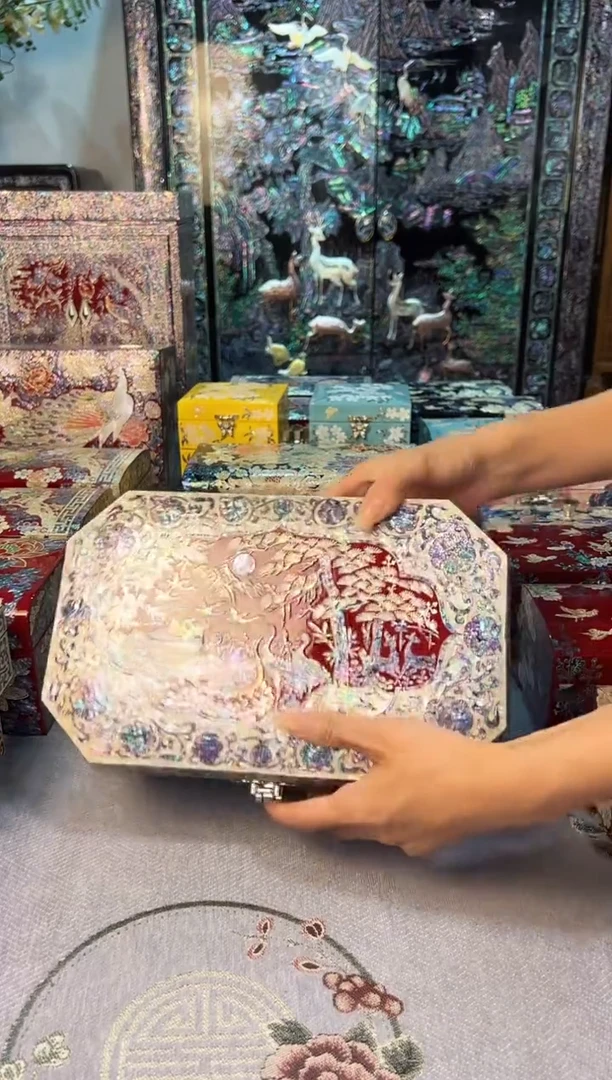 绒布底·弘贝雅螺钿漆器文化馆