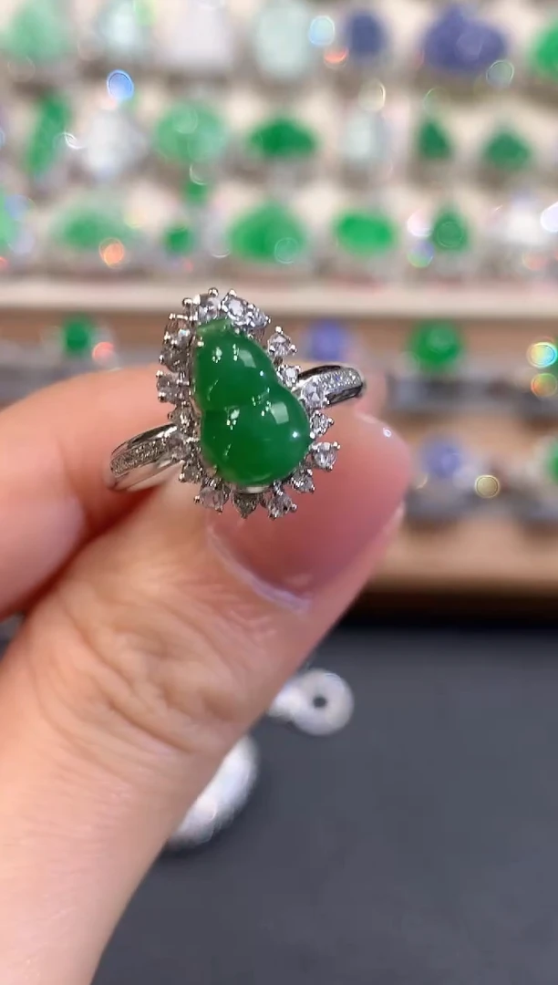 18K金镶嵌戒指翡翠a68