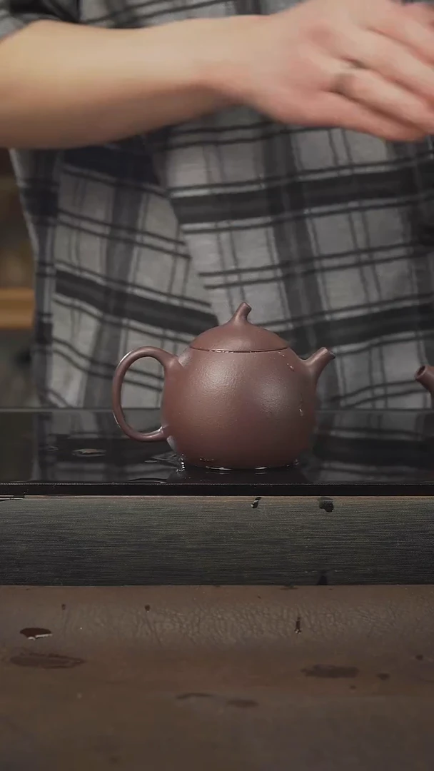 茶壶紫砂史*军茄瓜，紫泥，150cc，微瑕