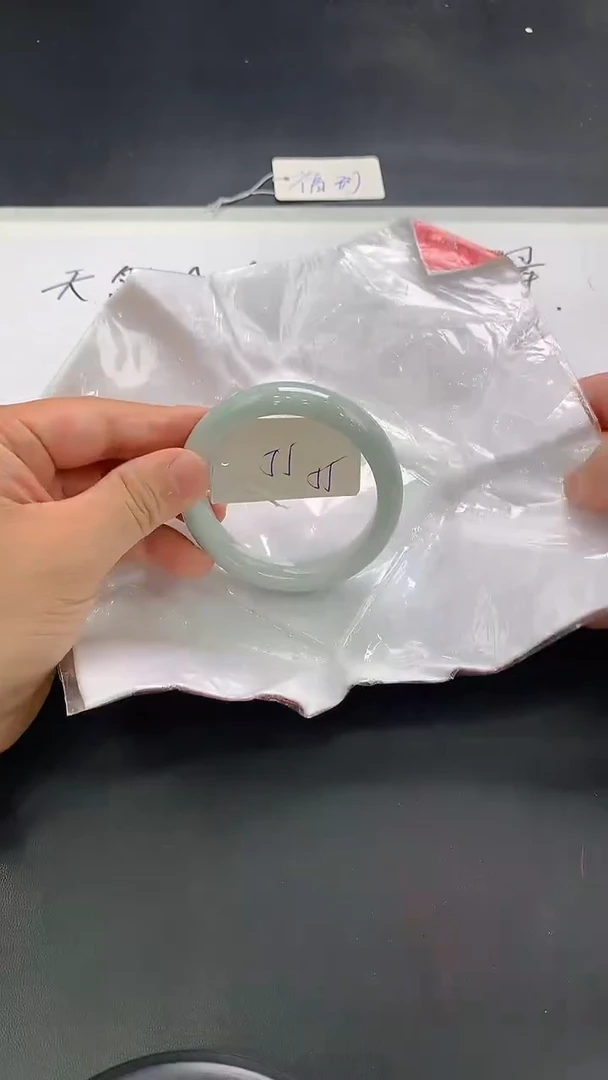 翡翠手镯未镶嵌3