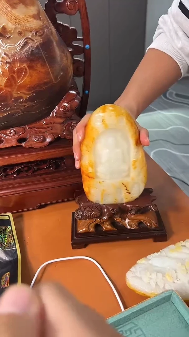 未镶嵌和田玉把件全**。和田玉