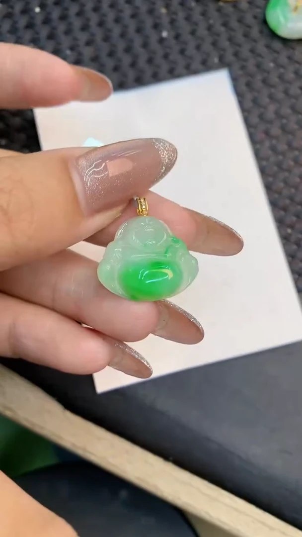 颈饰18K金镶嵌翡翠1