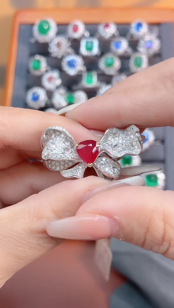 18K金镶嵌戒指红宝石-1.5克拉*无烧