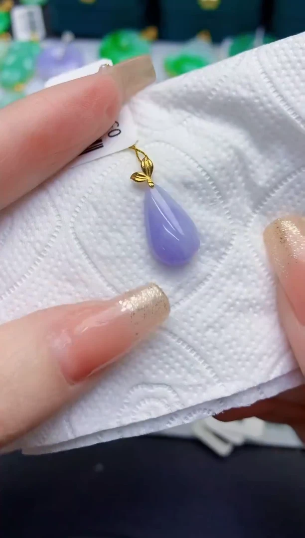 颈饰18K金镶嵌翡翠缅甸天然翡翠A货