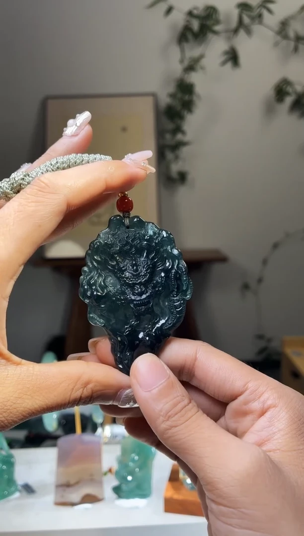 翡翠未镶嵌颈饰琅*龙牌