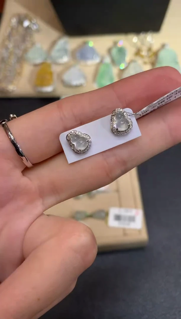 【闪购商品】翡翠耳饰18K金镶嵌葫芦【无服务费】