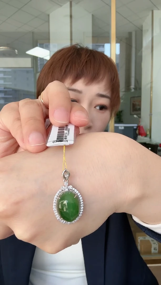 【闪购商品】和田玉挂坠银S925镶嵌鸽子蛋