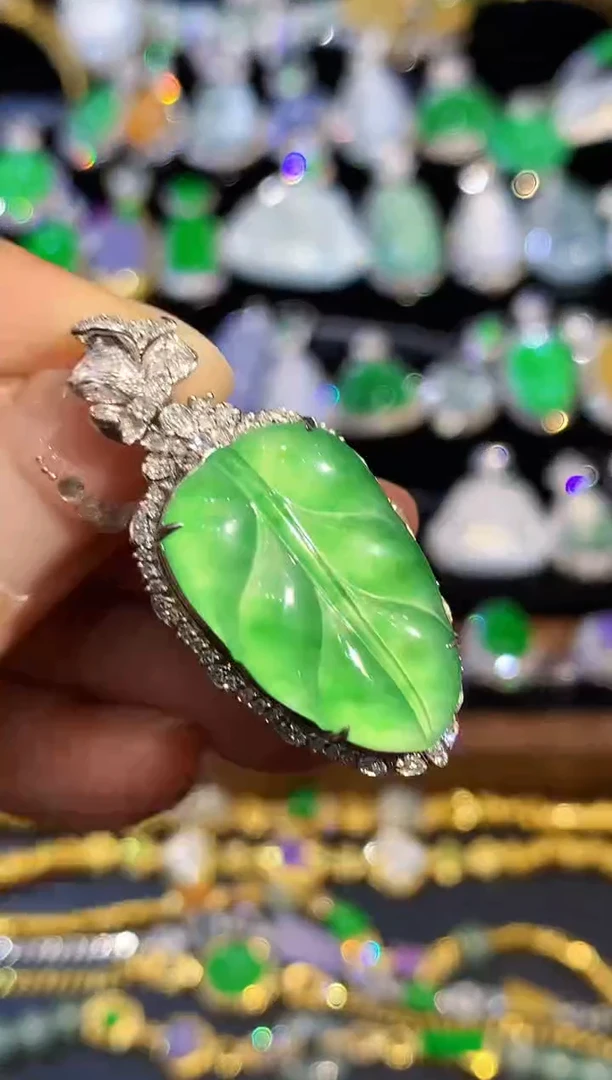 吊坠(不含链)18K金镶嵌翡翠多样性发其一