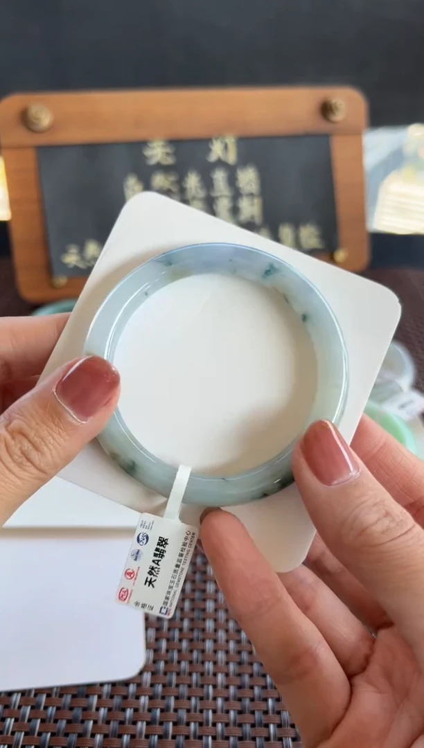 【闪购商品】翡翠手镯未镶嵌22号52.2*7.9*7.8