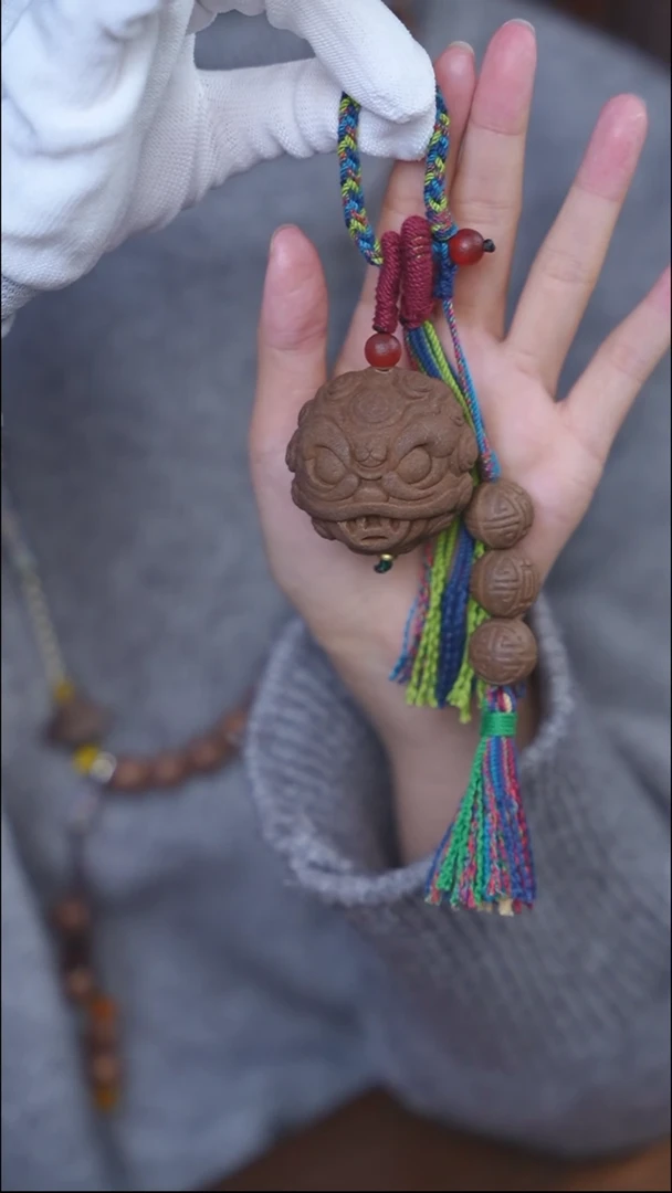 【闪购商品】泥塑生命之光4.5瑞狮包挂 把件设计款式