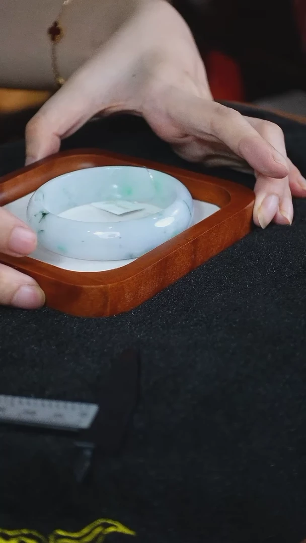 未镶嵌手镯翡翠翡翠