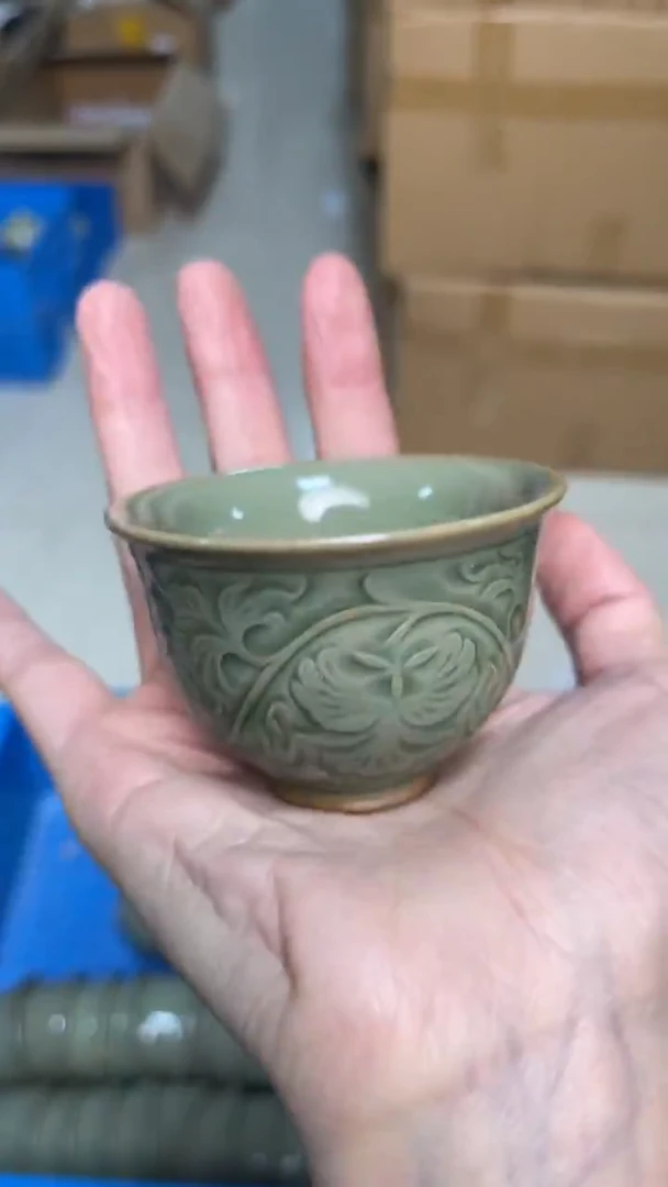 陶瓷手工秘色牡丹纹  铃铛杯  单只