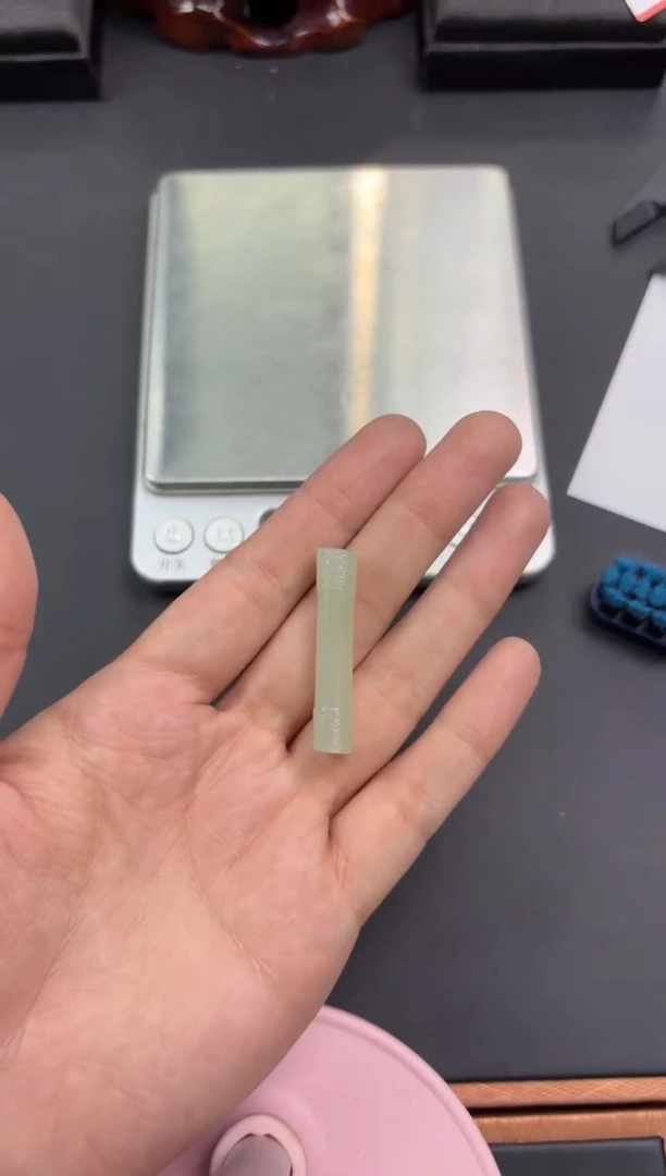 【闪购商品】和田玉吊坠(赠链)未镶嵌且末微色差近矿吊坠