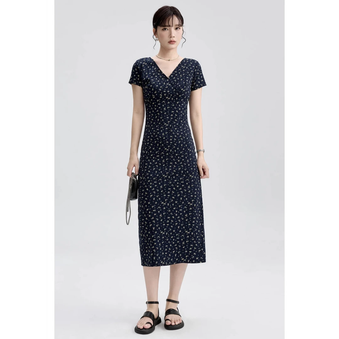 GUIER/桂儿深蓝色碎花v领连衣裙女修身显瘦垂感气质a字裙子27576