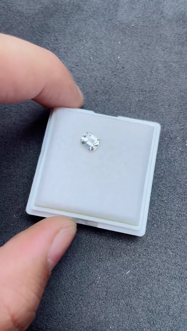 裸石彩色蓝宝石白蓝宝1.2ct