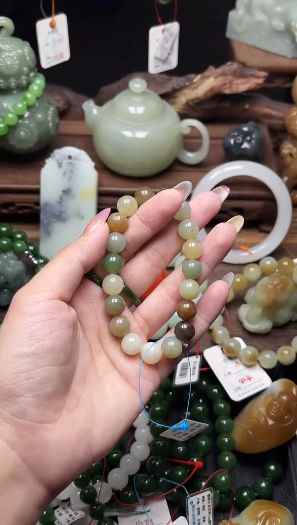 手串未镶嵌和田玉卡10多宝 圆珠有瑕疵