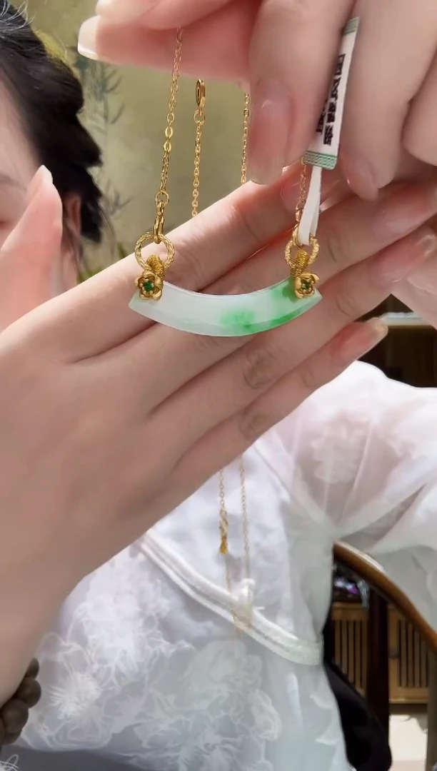 颈饰未镶嵌翡翠吊坠