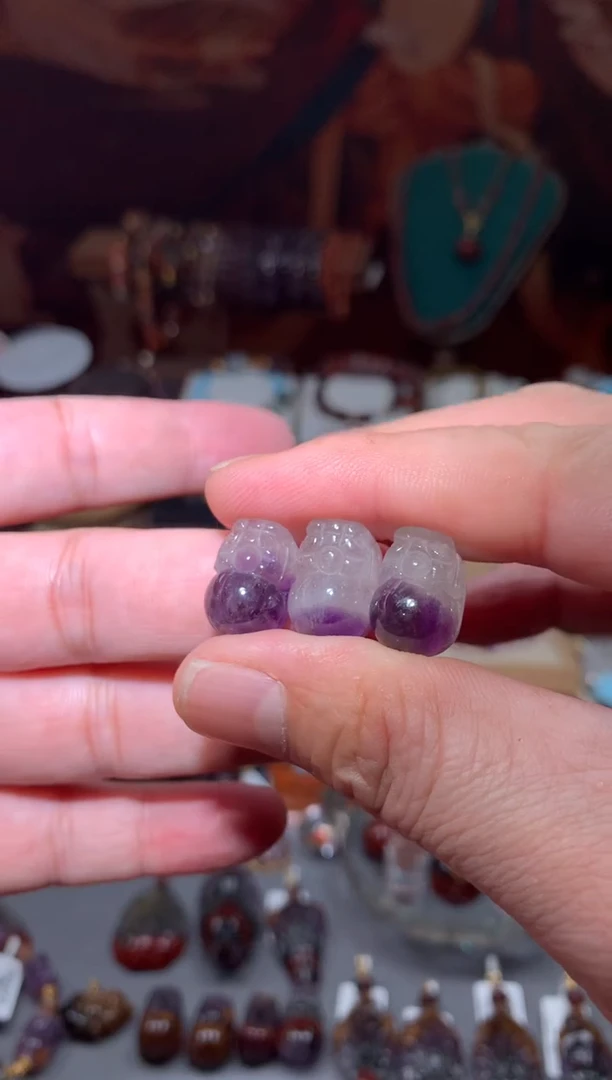 未镶嵌珠宝半成品水晶紫极光貔貅一个，多样性