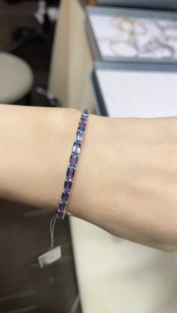18K金镶嵌天然蓝宝石手镯