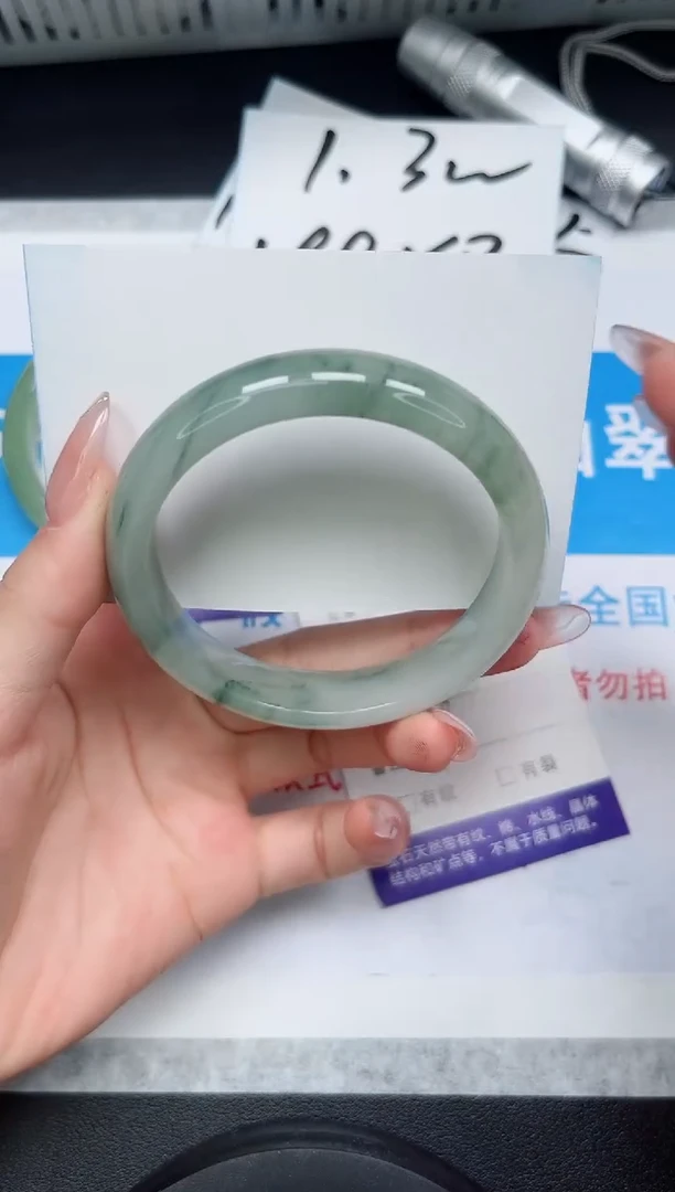 【闪购商品】石英质玉手镯合金47