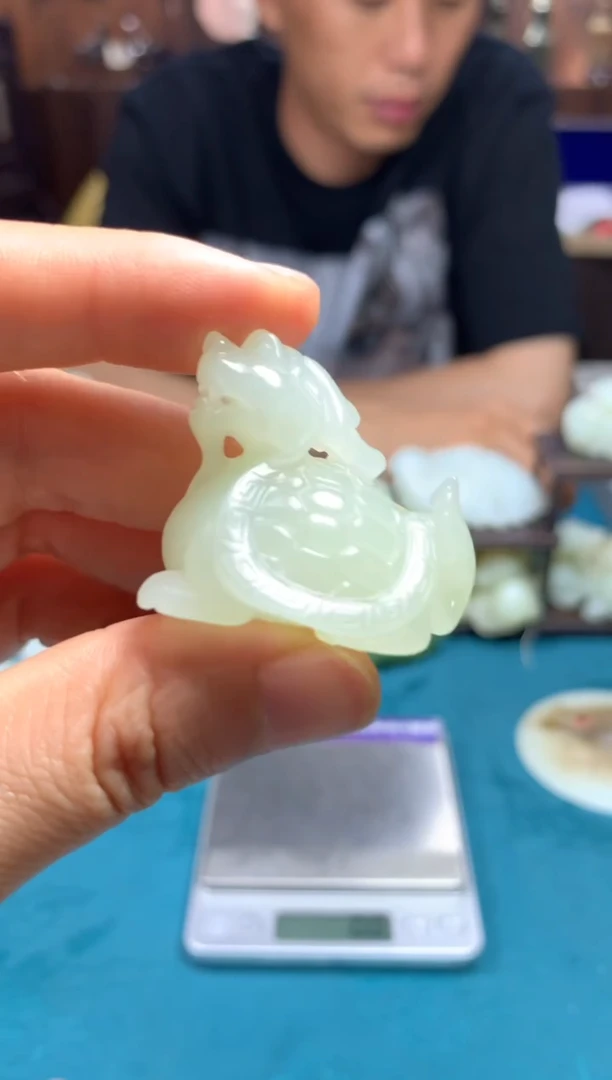 和田玉未镶嵌颈饰1