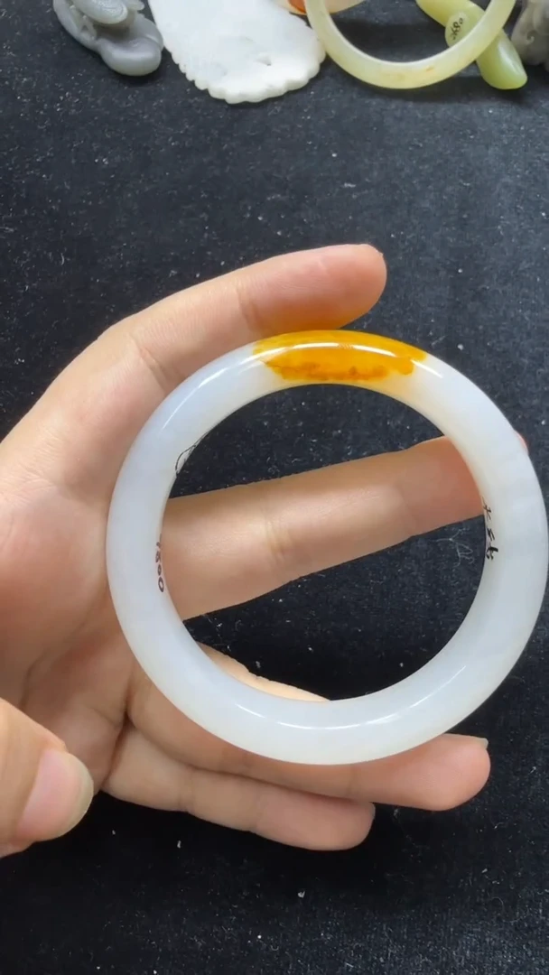 和田玉手镯未镶嵌132圈口54.9