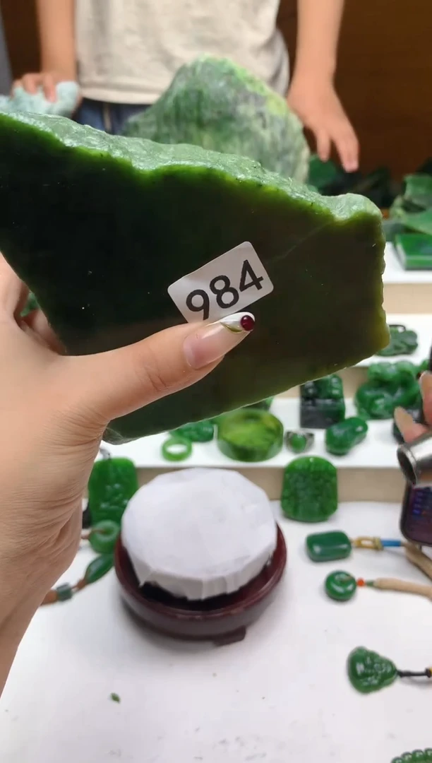 和田玉（碧玉）未镶嵌珠宝半成品0