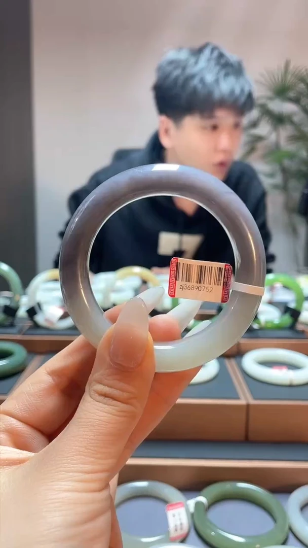 【闪购商品】和田玉手镯未镶嵌56烟紫半山水36890752