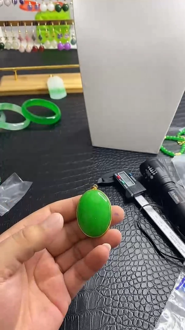 颈饰14K金镶嵌翡翠K137
