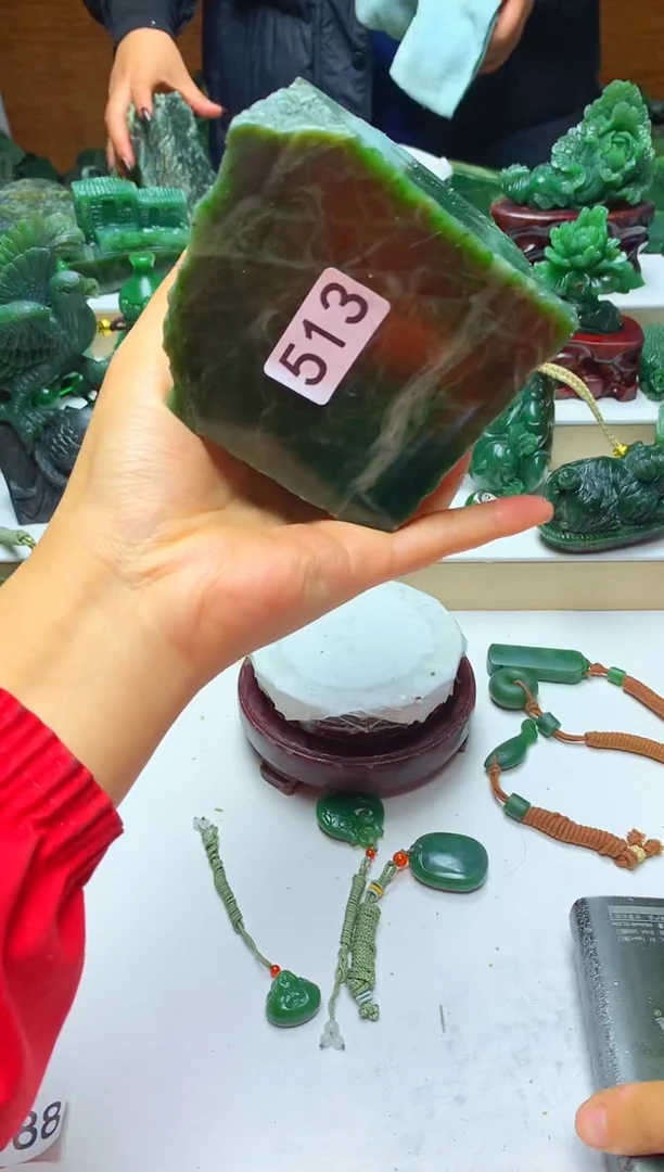 未镶嵌和田玉摆件1