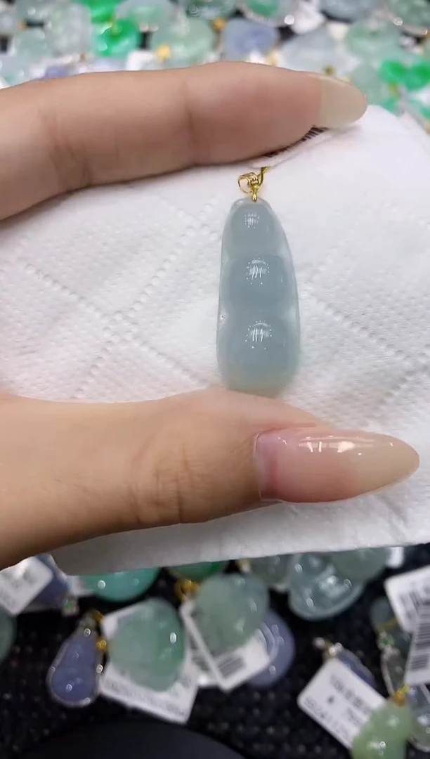 翡翠18K金镶嵌颈饰111111111111