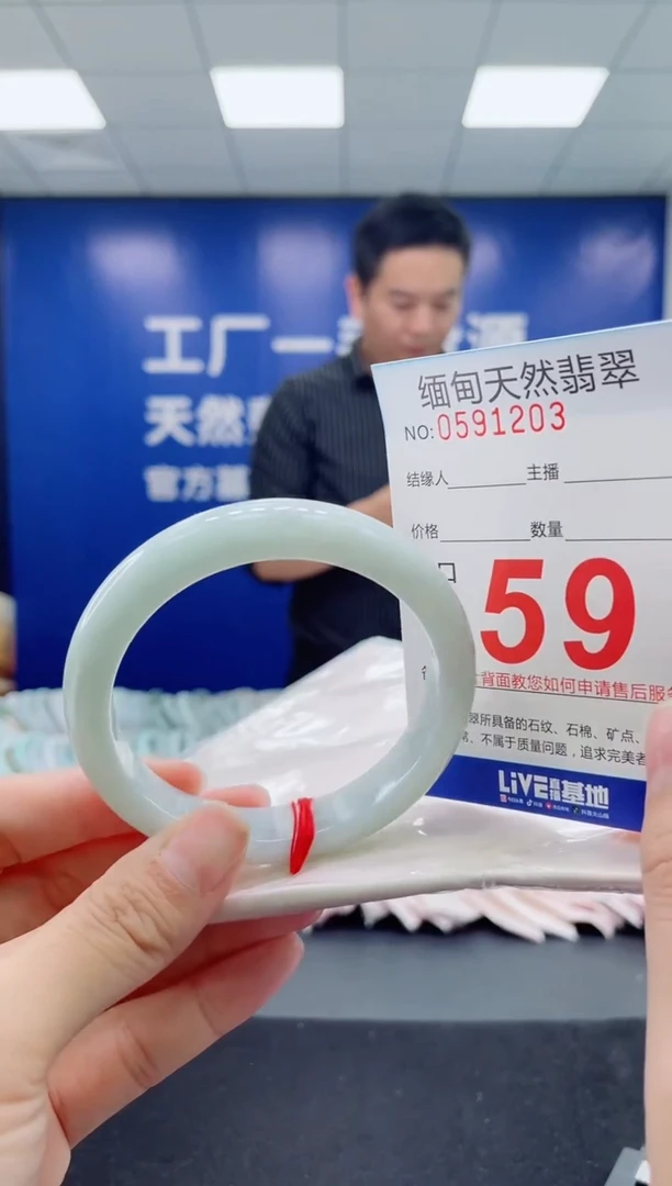 未镶嵌手镯翡翠天然翡翠手镯