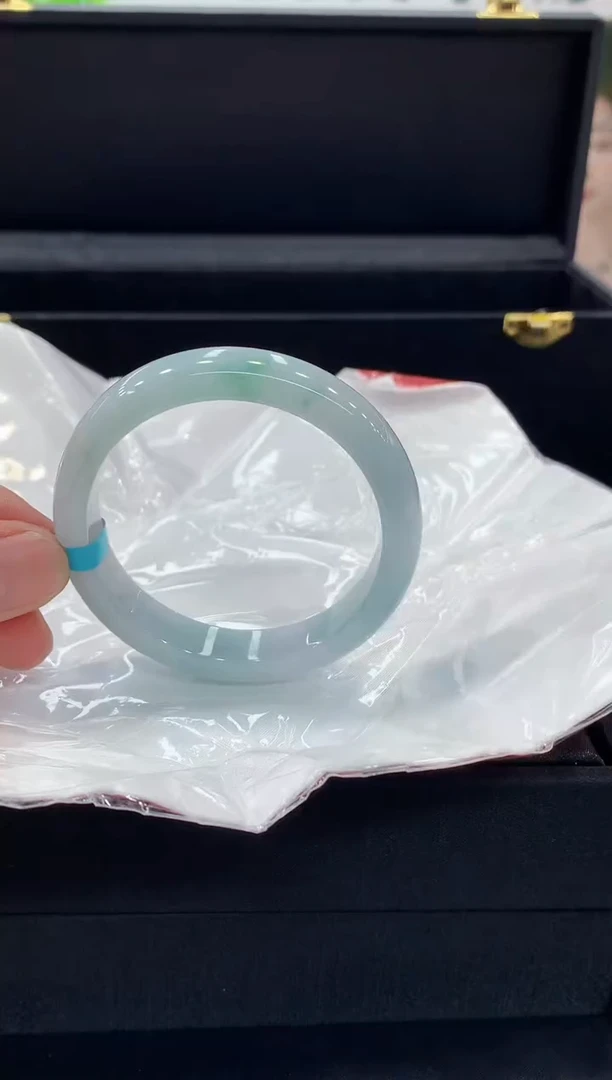 翡翠手镯未镶嵌手镯